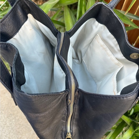 AMERICAN LEATHER CO. Cleveland Triple Entry Shopper! - Picture 3 of 13